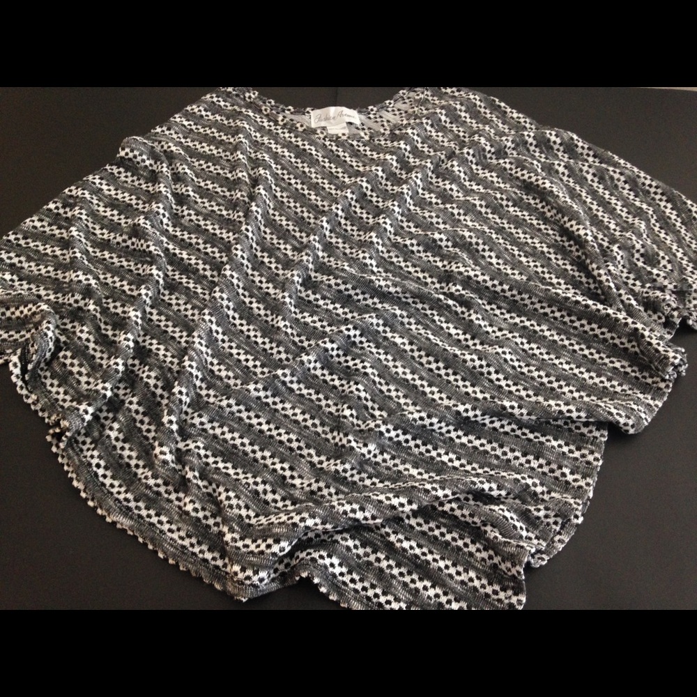 Sweater poncho, Sz L Black & White pattern w/holes